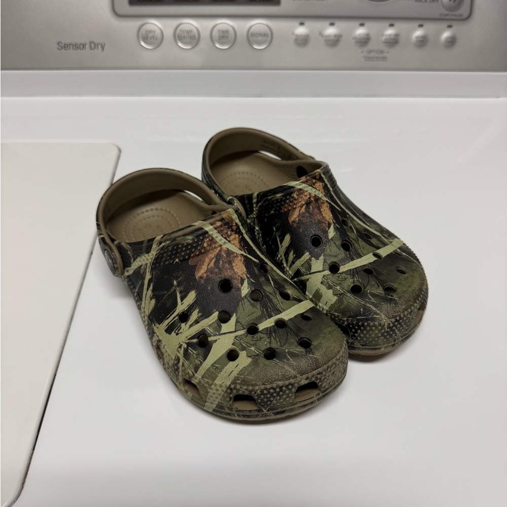 CROCS Kids Camouflage Water Shoes size 12 little kid